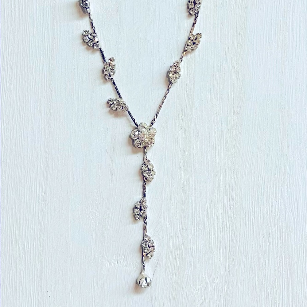 Vintage crystal silver tone laveliere floral necklace with extender